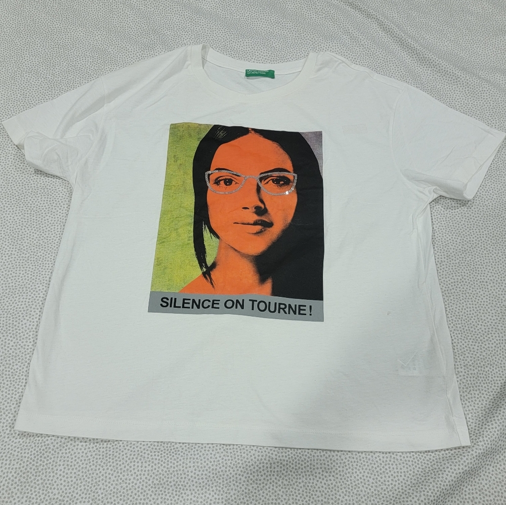 Graphic T Shirt With Lady- Size USA Large